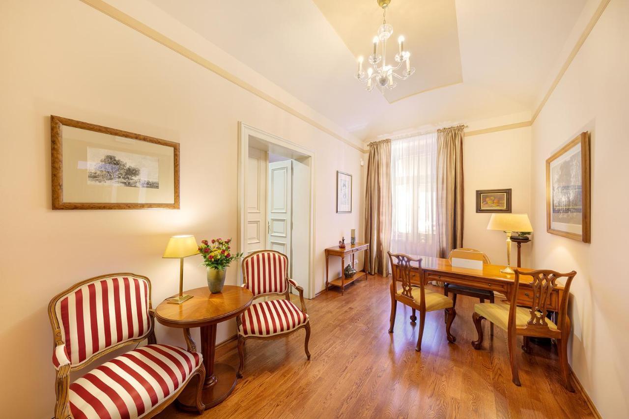 Hunger Wall Residence ปราก ภายนอก รูปภาพ